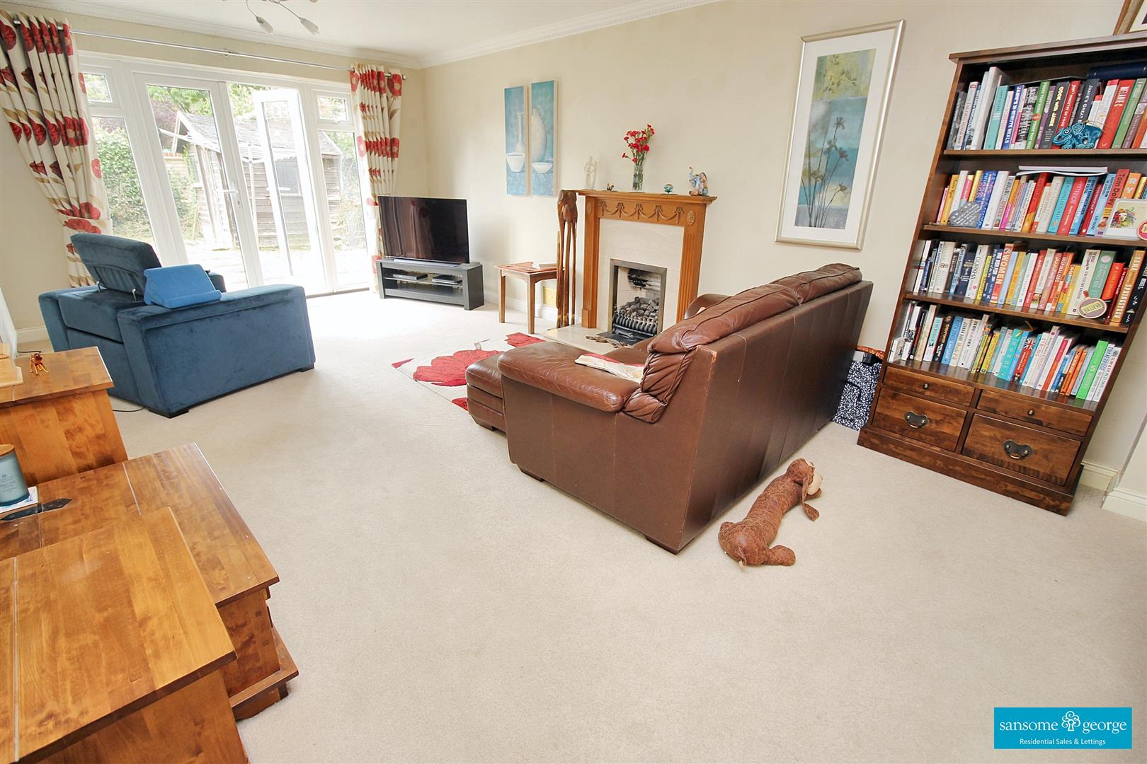4 bed property in Manor Park Close, Reading